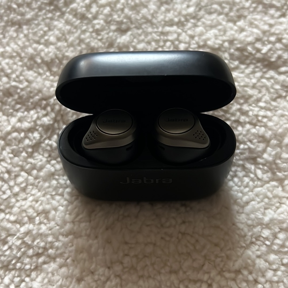 Jabra Elite Active Wireless Earbuds - Picture 2 of 3
